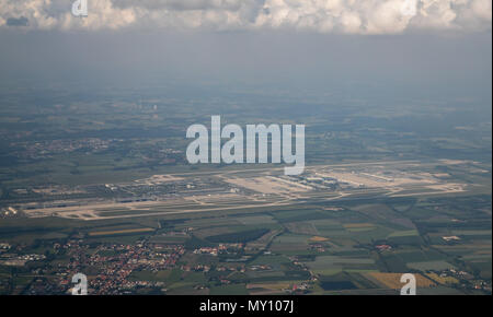 31. Mai 2018, Deutschland, München: Luftbild vom Flughafen München "Franz Josef Strauß". Foto: Daniel Karmann/dpa Stockfoto