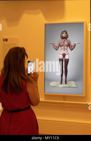 London, Großbritannien. 5 Jun, 2018. Royal Academy Sommer Ausstellung: 4 Finger Start Video Installation von Bruce Nauman: ilpo Musto/Alamy leben Nachrichten Stockfoto