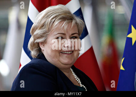 Brüssel, Belgien. 5. Juni 2018. Donald Tusk, der Präsident des Europäischen Rates begrüßt die Ministerpräsidenten von Norwegen Erna Solberg auf Europäischer Rat Sitz. Alexandros Michailidis/Alamy leben Nachrichten Stockfoto