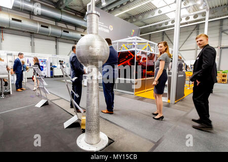 05 Juni 2018, Deutschland, Erfurt: Ein 3D-gedruckten Objekt, das sieht aus wie ein Fernsehturm während des 15 Rapid.Tech FabCon 3.D Messe in Erfurt gesehen. Die Aussteller präsentieren ihre neuesten Produkte und Anwendungen im Bereich der Additive Manufacturing und 3D-Druck zwischen 05 und 07. Juni. Foto: Christoph Soeder/dpa Stockfoto