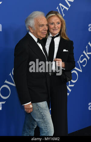 New York, USA. 4. Juni 2018. Ralph Lauren und Ricky Anne Loew-Beer besucht die 2018 CFDA Fashion Awards am Brooklyn Museum am 4. Juni 2018 in New York City. Credit: Erik Pendzich/Alamy leben Nachrichten Stockfoto