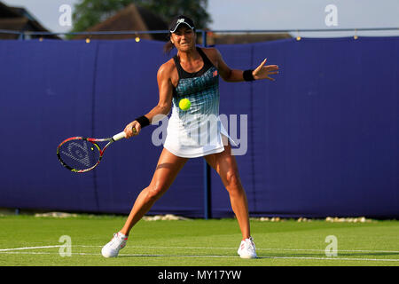 Surbiton, Surrey, Großbritannien. 5 Jun, 2018. Heather Watson von Großbritannien in Aktion während ihres Gleichen gegen Gabriella Taylor von Großbritannien. Fuzion anzeigen 100 Surbiton Trophy 2018 Tennis Event, Tag 4 Am Surbiton Racket- und Fitness Club in Surbiton, Surrey am Dienstag, den 5. Juni 2018. Dieses Bild dürfen nur für redaktionelle Zwecke verwendet werden. Redaktionelle Verwendung nur, pic von Steffan Bowen/Andrew Orchard sport Fotografie/Alamy leben Nachrichten Stockfoto