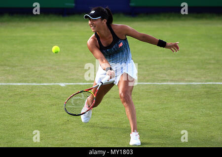 Surbiton, Surrey, Großbritannien. 5 Jun, 2018. Heather Watson von Großbritannien in Aktion gegen Gabriella Taylor von Großbritannien. Fuzion anzeigen 100 Surbiton Trophy 2018 Tennis Event, Tag 4 Am Surbiton Racket- und Fitness Club in Surbiton, Surrey am Dienstag, den 5. Juni 2018. Dieses Bild dürfen nur für redaktionelle Zwecke verwendet werden. Redaktionelle Verwendung nur, pic von Steffan Bowen/Andrew Orchard sport Fotografie/Alamy leben Nachrichten Stockfoto