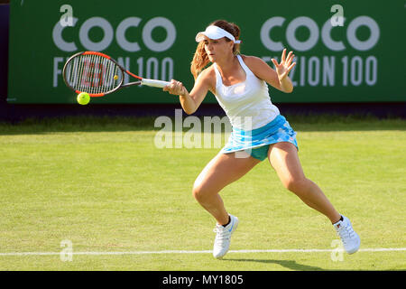 Surbiton, Surrey, Großbritannien. 5 Jun, 2018. Gabriella Taylor von Großbritannien in Aktion während ihres Gleichen gegen Heather Watson von Großbritannien. Fuzion anzeigen 100 Surbiton Trophy 2018 Tennis Event, Tag 4 Am Surbiton Racket- und Fitness Club in Surbiton, Surrey am Dienstag, den 5. Juni 2018. Dieses Bild dürfen nur für redaktionelle Zwecke verwendet werden. Redaktionelle Verwendung nur, pic von Steffan Bowen/Andrew Orchard sport Fotografie/Alamy leben Nachrichten Stockfoto