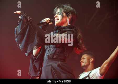 Glasgow, UK. 5 Jun, 2018. Kubanisch-amerikanischen Sänger und Songwriter Camila Cabello in Konzert in der O2 Academy Glasgow, Großbritannien 5th Juni 2018 Credit: Stuart Westwood/Alamy leben Nachrichten Stockfoto