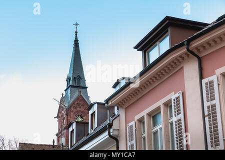 Badenweiler, Deutschland - Dezember 24, 2017: Architektur Detail der Evangelischen Kirche Kirche Paul ein Wintertag Stockfoto