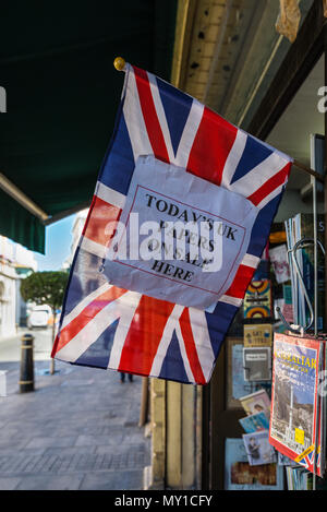 Gibraltar, UK - 18. Mai 2017: Heutige Großbritannien Papiere auf Verkauf hier Zeichen außerhalb ein Zeitschriftenladen in der Britischen Überseegebiet Gibraltar, Vereinigtes Königreich, Stockfoto