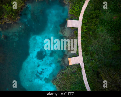 Schönen Farben der See in Zeleci, Slowenien.Drone Luftaufnahme. Stockfoto