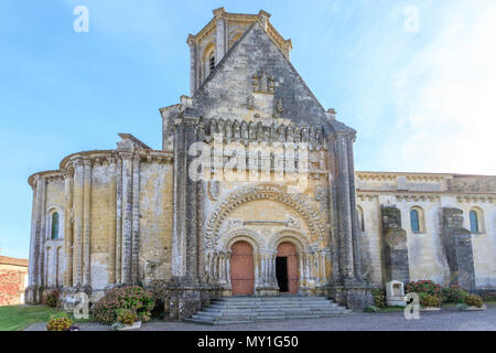 Frankreich, Vendee, Vouvant, beschriftet Les Plus beaux villages de France (Schönste Dörfer Frankreichs), Notre Dame de l'Assomption, Nord Stockfoto