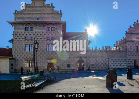 Palais Schwarzenberg gegen die helle Sonne, Prag, Tschechische Republik Stockfoto