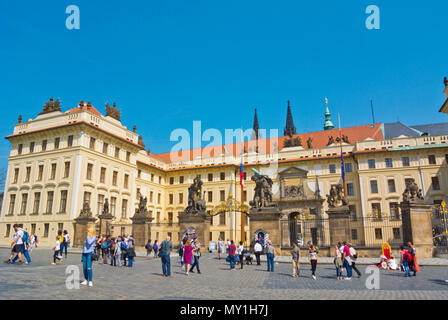 Schloss Tore, Hradcanske Namesti, Hradschin, Prag, Tschechische Republik Stockfoto