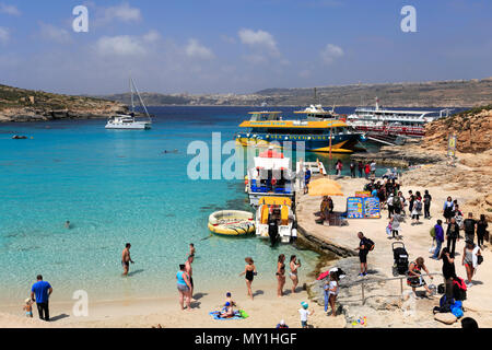 Sommer Blick über die Blaue Lagune, einem der besten Strände in Malta, auf der Insel Comino. Stockfoto