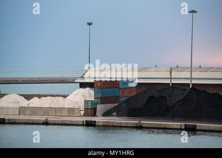 Piers in Livorno Hafen, Livorno, Toskana, Italien Stockfoto