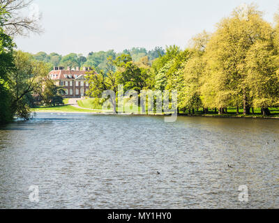 Ramsbury Manor entlang des Flusses Kennet in Wiltshire. Stockfoto