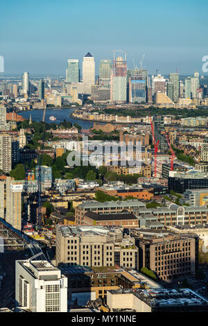 Canary Wharf einschließlich 1 Canada Square auf die Skyline von der Sky Garden, 20 Fenchurch Street, London gesehen Stockfoto