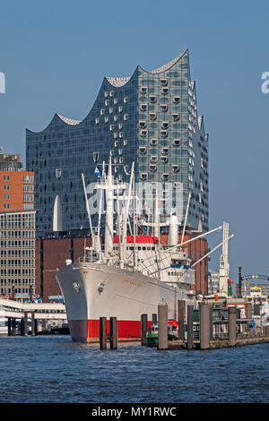 Elbphilharmonie Konzert- und Cap San Diego Museum Ship Hamburg Deutschland Stockfoto