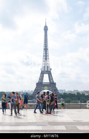 Eiffelturm fotografiert aus dem Trocadéro, Paris, Frankreich, Europa. Stockfoto