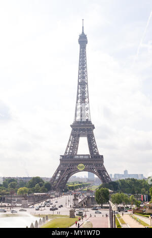 Eiffelturm fotografiert aus dem Trocadéro, Paris, Frankreich, Europa. Stockfoto