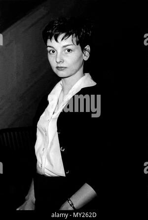 Ingrid Andree beim Theaterstück 'Der erste Frühlingstag', Hamburg 1956. Deutsche Schauspielerin Ingrid Andree in dem Stück 'Der erste Fruehlingstag'. Stockfoto