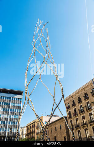 Barcelona, Spanien - 20. September 2017: homenatge als Castellers, es ist gewissermaßen eine Skulptur von einem Edelstahl Struktur gebildet, in der Gotisches qua Stockfoto