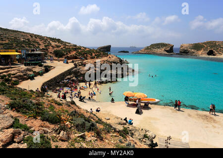 Sommer Blick über die Blaue Lagune, einem der besten Strände in Malta, auf der Insel Comino. Stockfoto