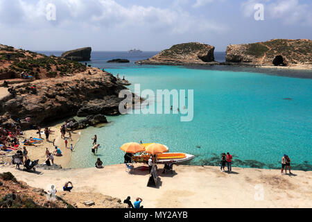 Sommer Blick über die Blaue Lagune, einem der besten Strände in Malta, auf der Insel Comino. Stockfoto