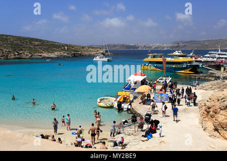 Sommer Blick über die Blaue Lagune, einem der besten Strände in Malta, auf der Insel Comino. Stockfoto