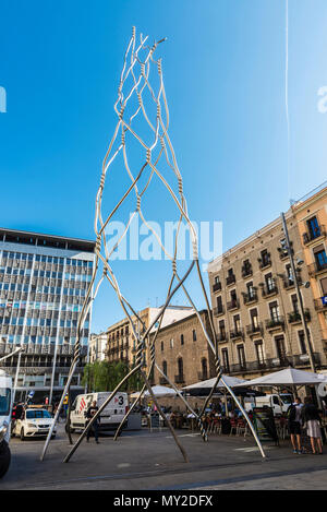 Barcelona, Spanien - 20. September 2017: homenatge als Castellers, es ist gewissermaßen eine Skulptur von einem Edelstahl Struktur gebildet, mit Menschen aroun Stockfoto