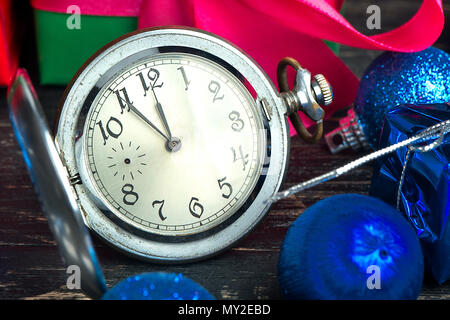 Alte Uhr zeigt, dass bald das neue Jahr closeup Stockfoto