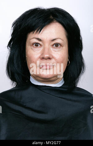 Portrait von reife Frau ohne Make-up. Brunette. Mittleren Alters. Stockfoto