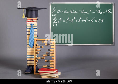 Lustige Bildung Konzept mit Lehrer der Mathematik Stockfoto