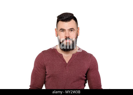 Portrait von gutaussehenden jungen Ernst bärtiger Mann auf weißem Hintergrund Stockfoto