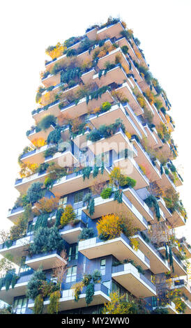 Mailand, Italien, 11. November 2017 - "Bosco Verticale", neue und moderne Gebäude Apartment in city life, grüne Architektur in Mailand Italien, Wald bauen Stockfoto