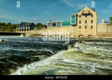 Historischen Cambridge Mühle und Restaurant am Ufer des Grand River, Cambridge (Galt) Ontario Kanada. Stockfoto