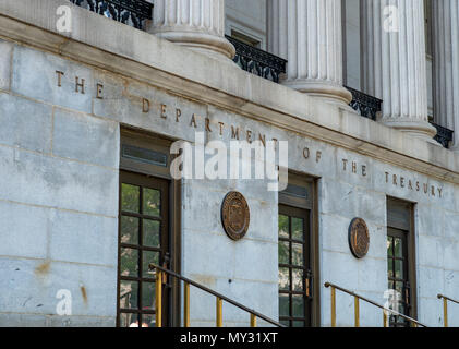 WASHINGTON, DC - 15. MAI 2018: Eigene Gebäude Eingang, Sitz der Usa-Finanzministerium Stockfoto