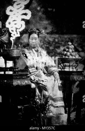 522 der Qing Dynastie Cixi Imperial Dowager Kaiserin von China auf Thron 5 Stockfoto