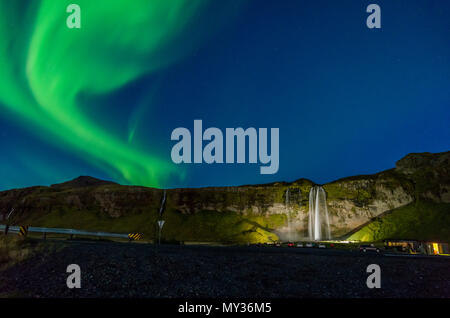 Aurora Borealis, Seljalandsfoss, Island Stockfoto