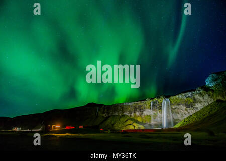 Aurora Borealis, Seljalandsfoss, Island Stockfoto