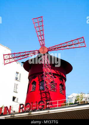 Moulin Rouge Wind Mill in Paris Stadtteil Pigalle am Boulevard de Clichy, Paris, Frankreich Stockfoto