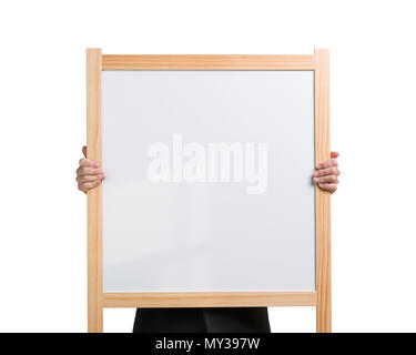 Geschäftsmann mit beiden Händen bis Holz weiß Blank Board in weißen Hintergrund zu heben Stockfoto