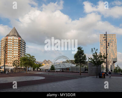 ROTTERDAM, Niederlande - 31. MAI 2018: Außenansicht der Markthalle ein Wohn- und Geschäftshaus. Markthalle in der blaak Stadtteil Rotter Stockfoto