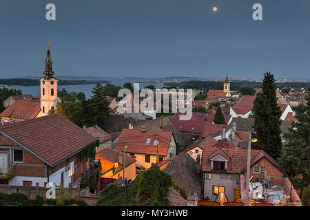 Serbien - Einbruch der Ansicht des Gardos Hügel in der Altstadt von Zemun, eine historische Siedlung am Ufer der Donau in der Stadt Belgrad Stockfoto