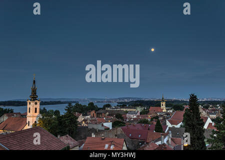 Serbien - Einbruch der Ansicht des Gardos Hügel in der Altstadt von Zemun, eine historische Siedlung am Ufer der Donau in der Stadt Belgrad Stockfoto
