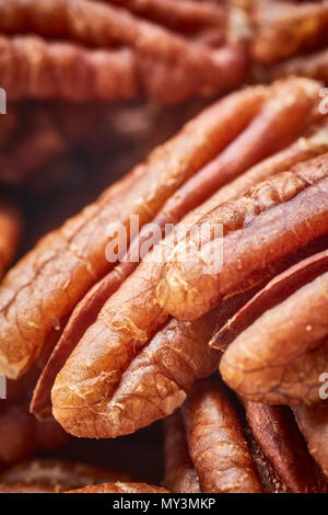 In der Nähe Bild von getrockneten Pekannuss, selektive konzentrieren. Stockfoto