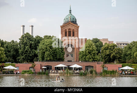 St Michaels Kirche und und Engel Waschbecken Berlin Deutschland Stockfoto