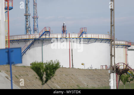 CONSTANTA, Rumänien - 19. MAI 2018: Details mit der Ausrüstung in einer Ölraffinerie Stockfoto