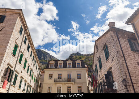 Ansicht der alten Gebäude in Kotor, Montenegro. Stockfoto