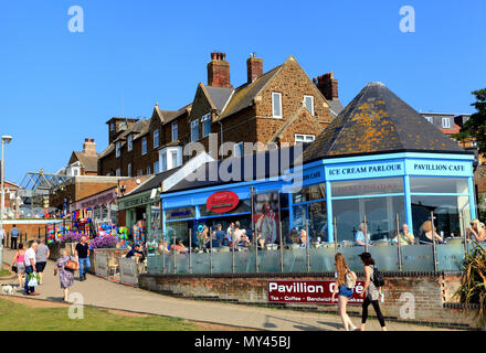 Hunstanton, Geschäfte, Cafés, Eisdielen, Geschäfte girt, Seebad, Stadt, Norfolk. Stockfoto