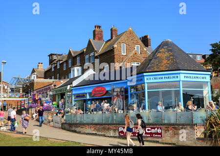 Hunstanton, Geschäfte, Cafés, Eisdielen, Geschäfte girt, Seebad, Stadt, Norfolk. Stockfoto