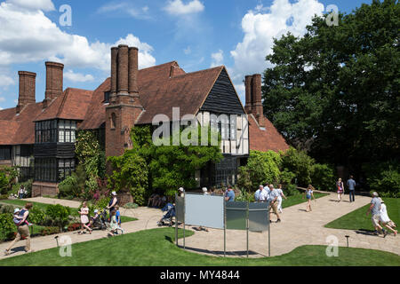 RHS Wisley Gardens, gepflanzt, Grenzen, üppigen Rosengärten und eine state-of-the-art Gewächshaus, Gartenbau Gärten in Surrey, England, Großbritannien Stockfoto